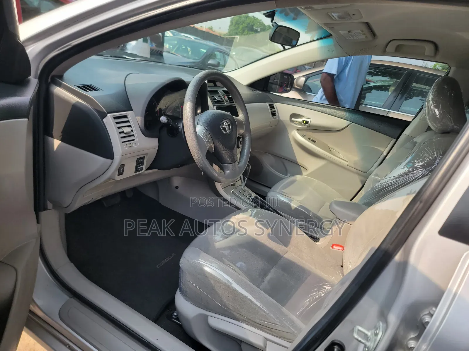 Toyota Corolla LE 4dr Sedan (1.8L 4cyl 4A) 2013 Silver