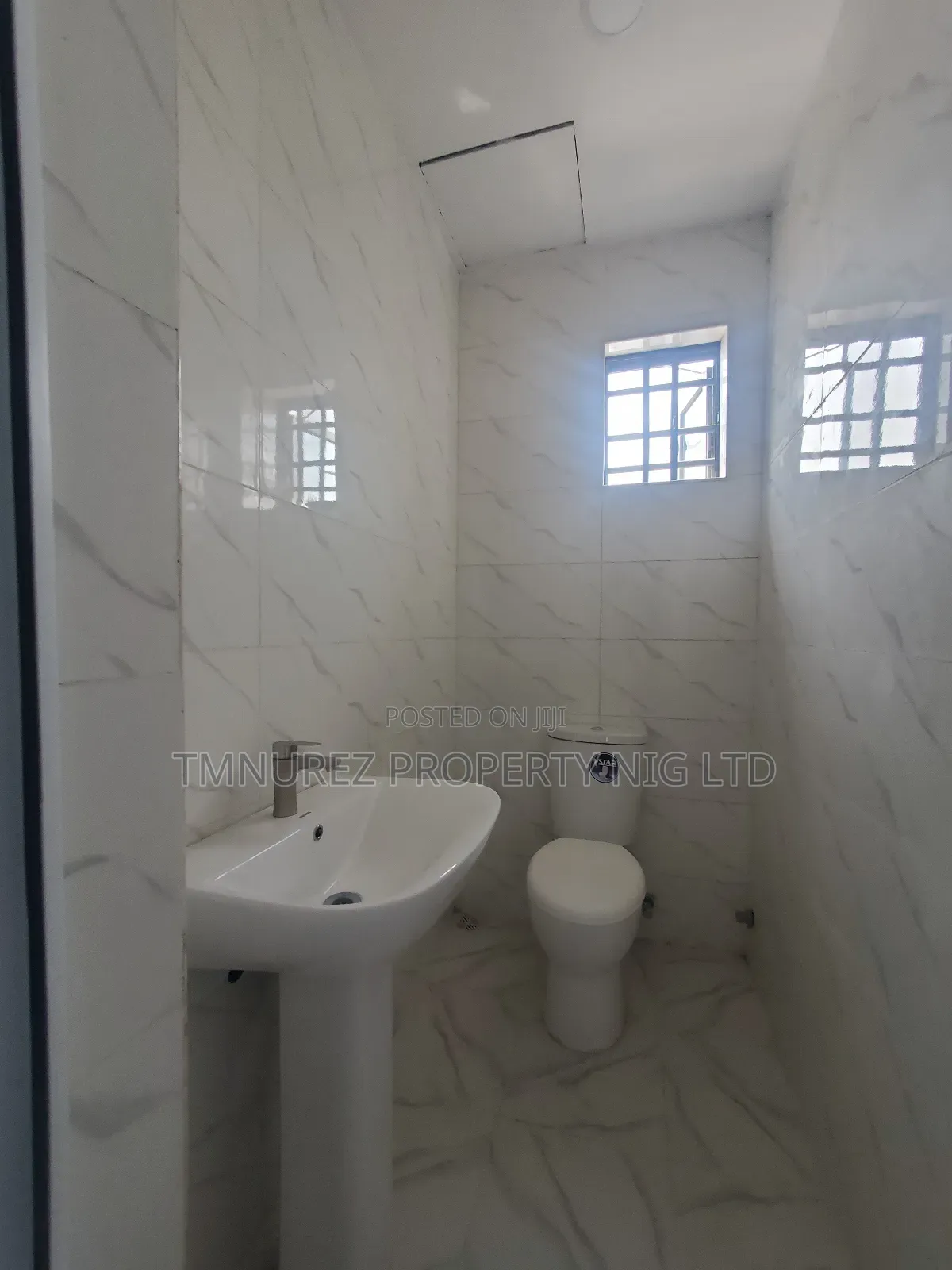 2bdrm Apartment in Jakande for rent