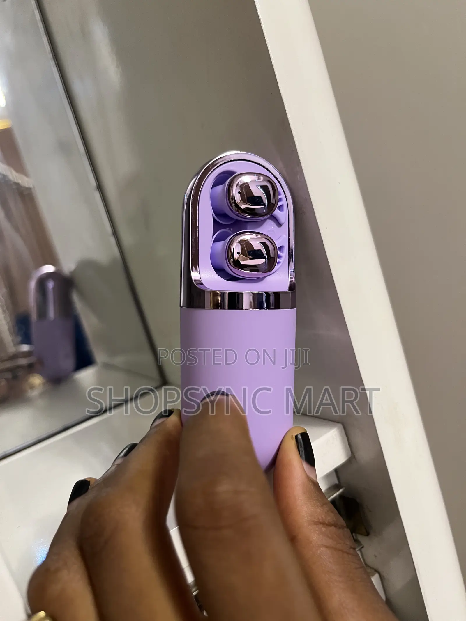 Modern Bluetooth Earbuds With Vibration Feature