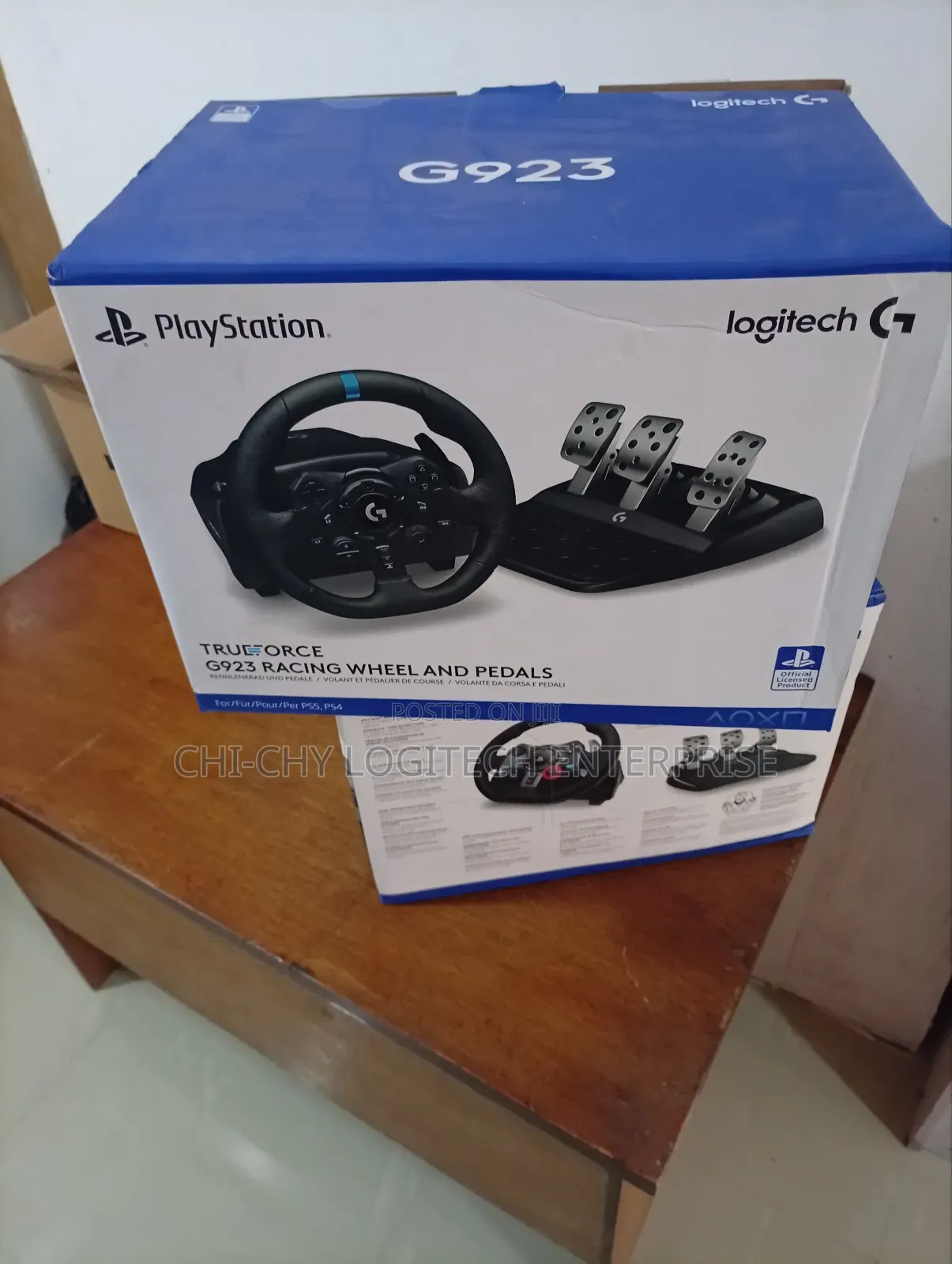 Logitech G923 Trueforce Racing Wheel Pedals for Ps Pc