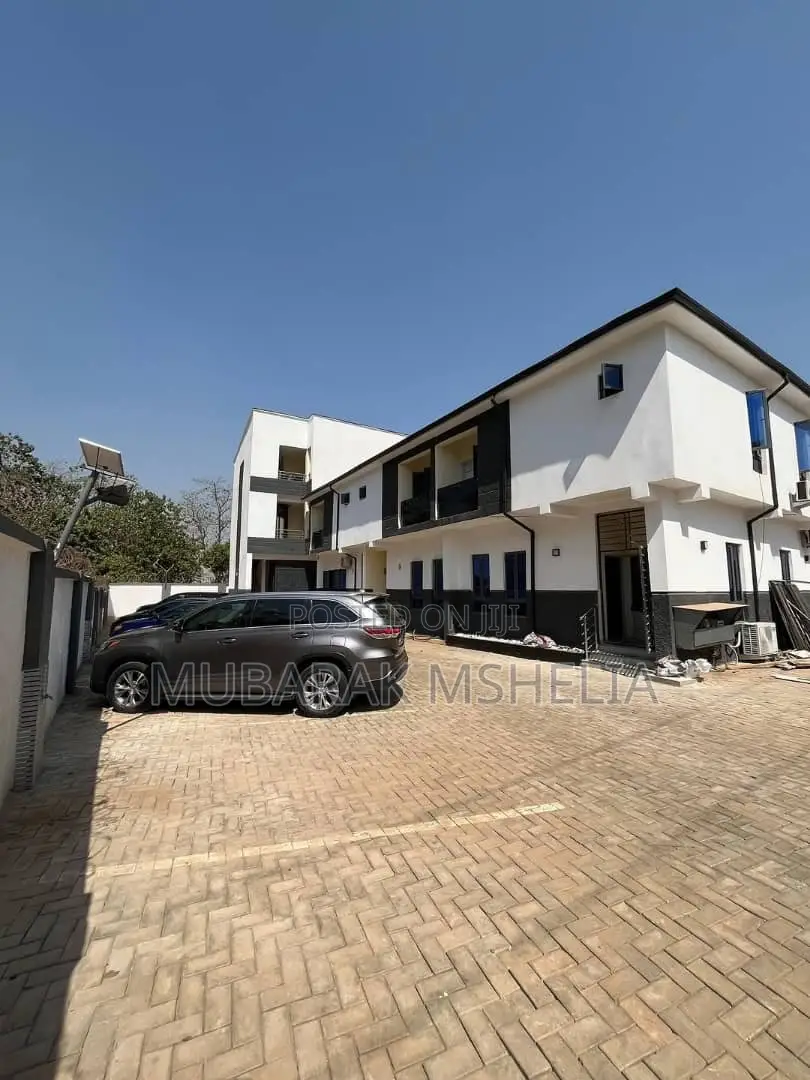 3bdrm Duplex in Gaduwa for sale