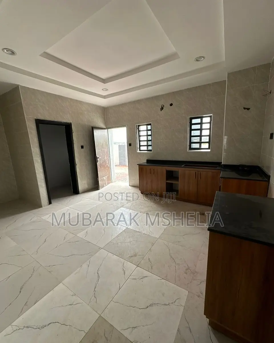 4bdrm Duplex in Gaduwa for sale