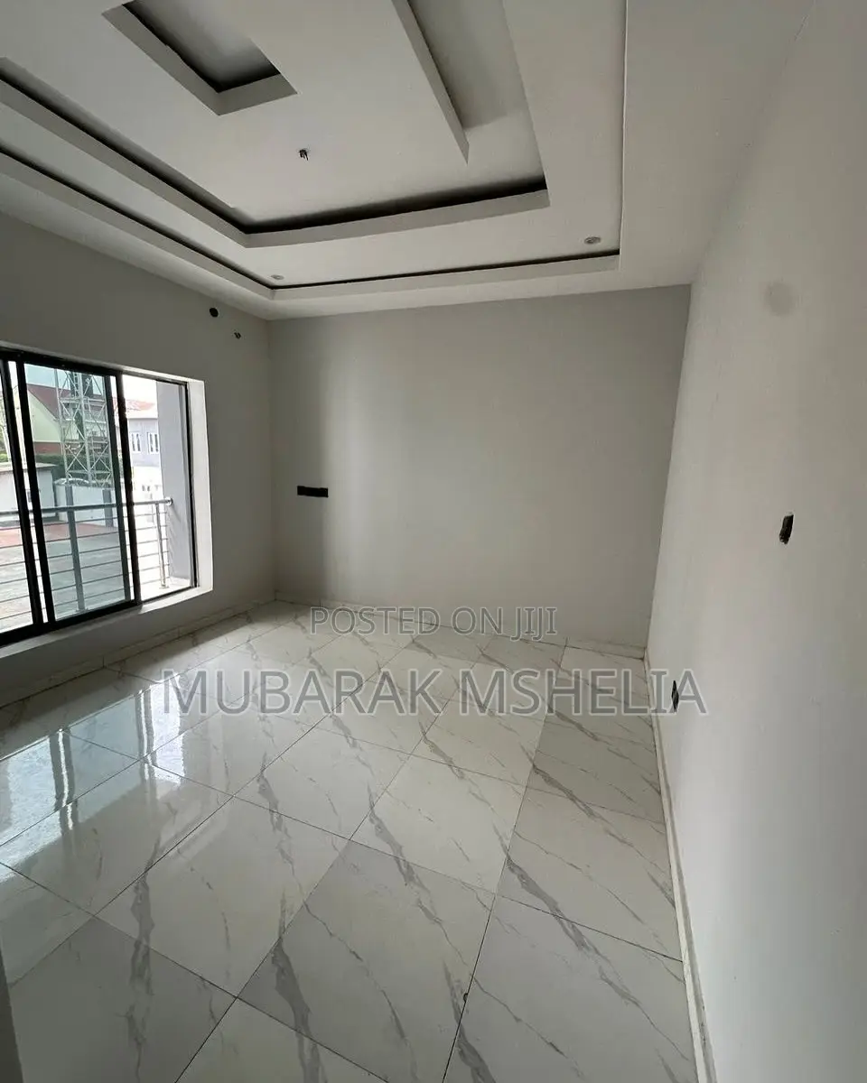 4bdrm Duplex in Gaduwa for sale