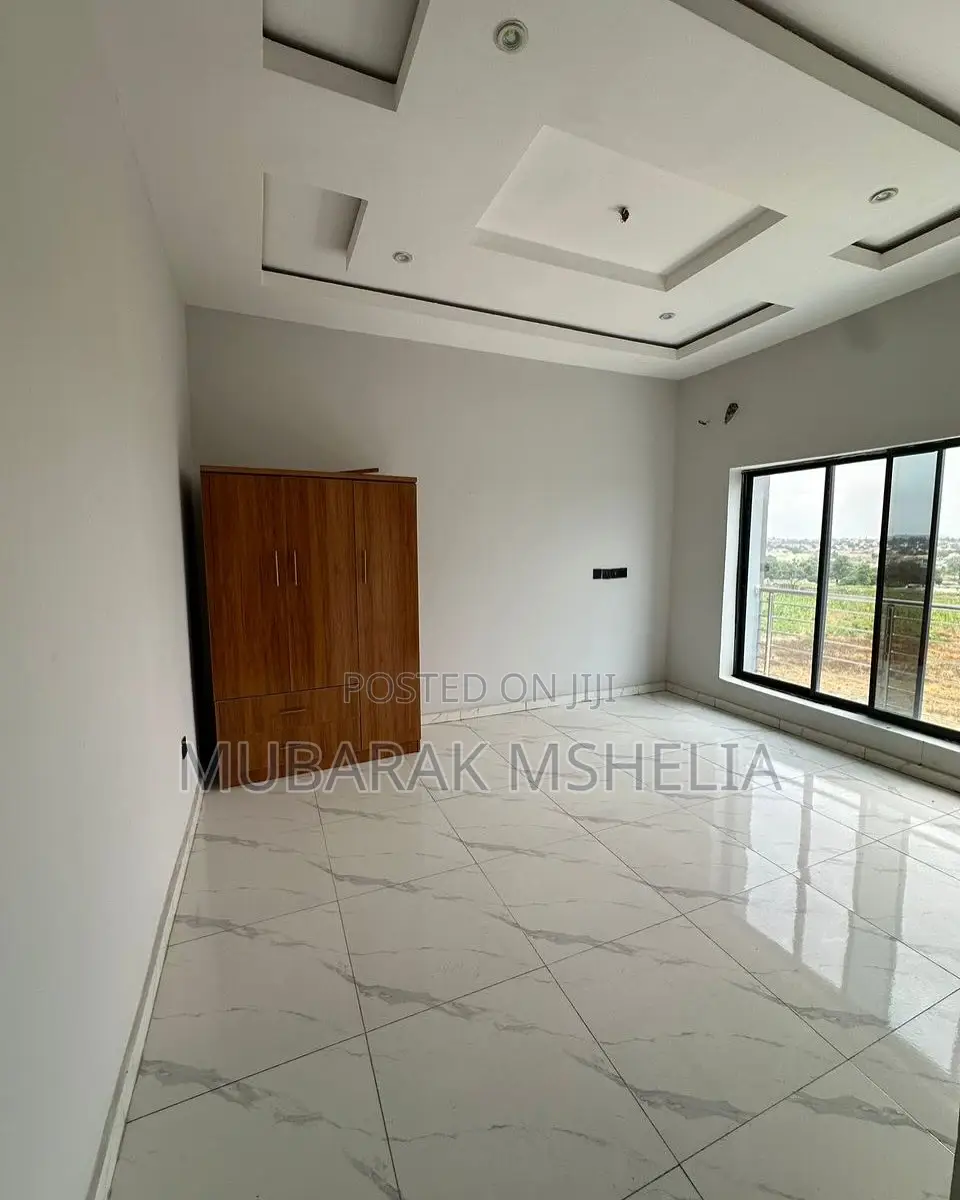 4bdrm Duplex in Gaduwa for sale