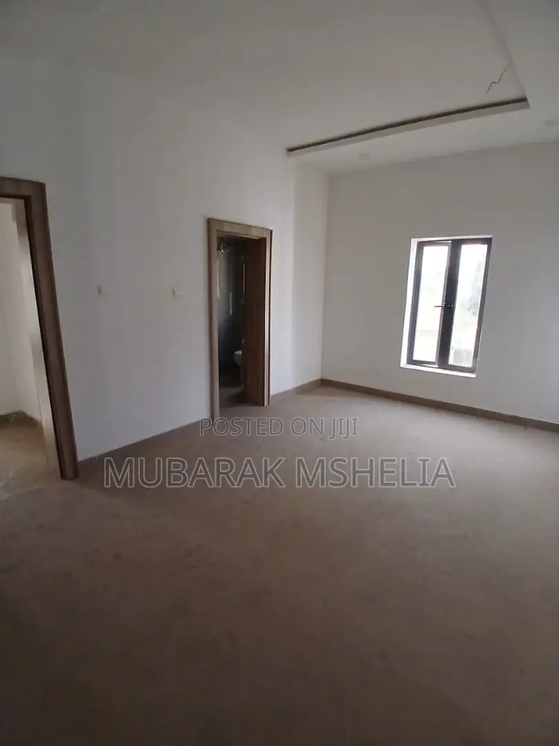 4bdrm Duplex in Kado for sale