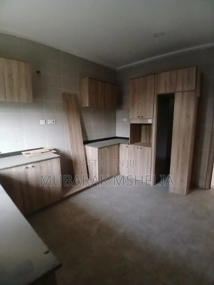 4bdrm Duplex in Kado for sale