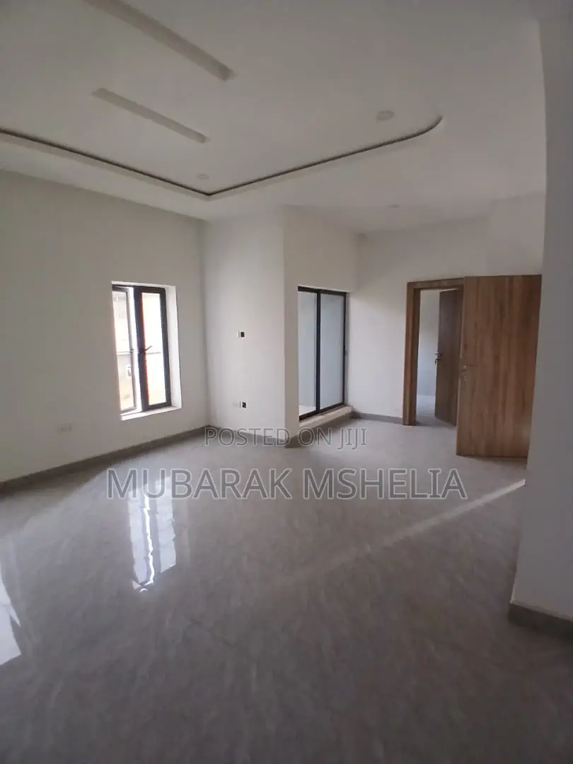 4bdrm Duplex in Kado for sale
