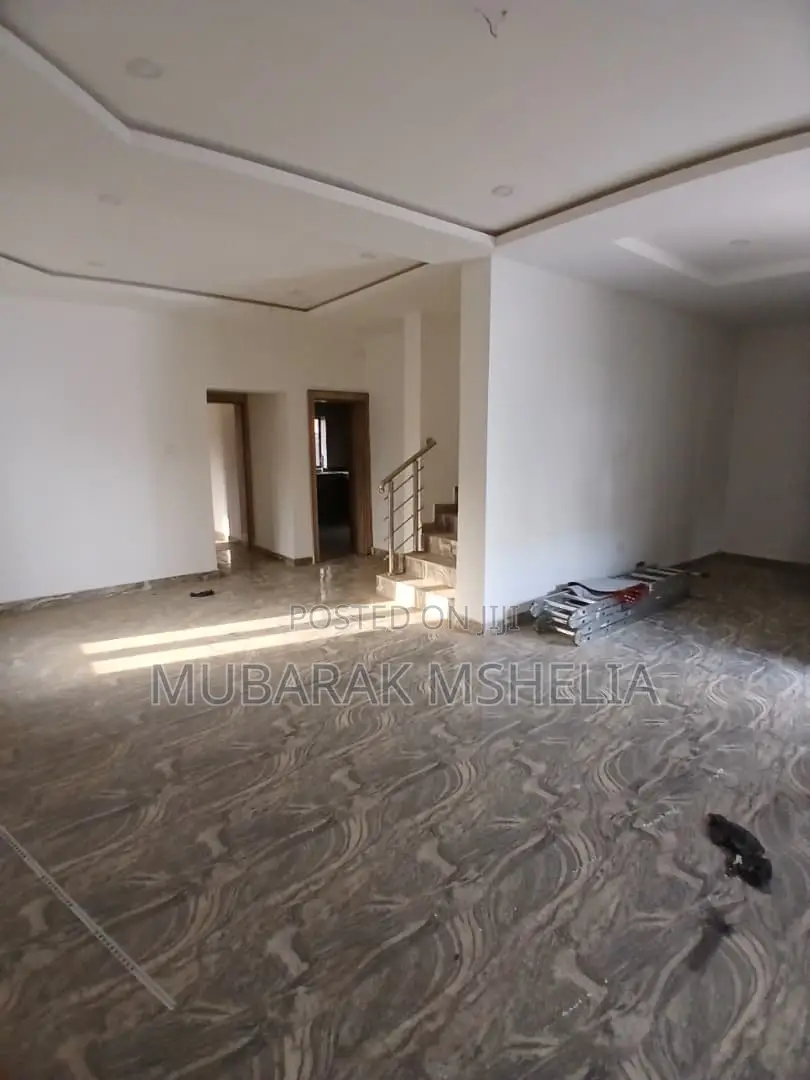 4bdrm Duplex in Kado for sale