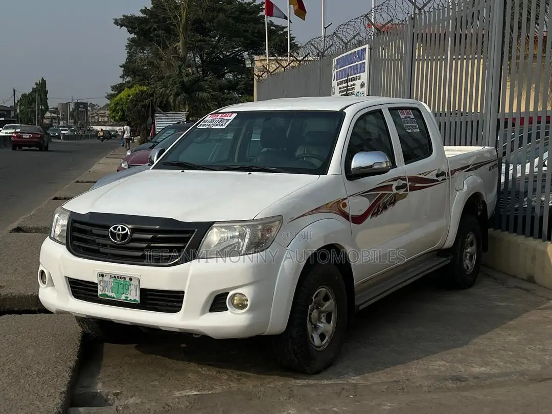 Toyota Hilux 2014 White