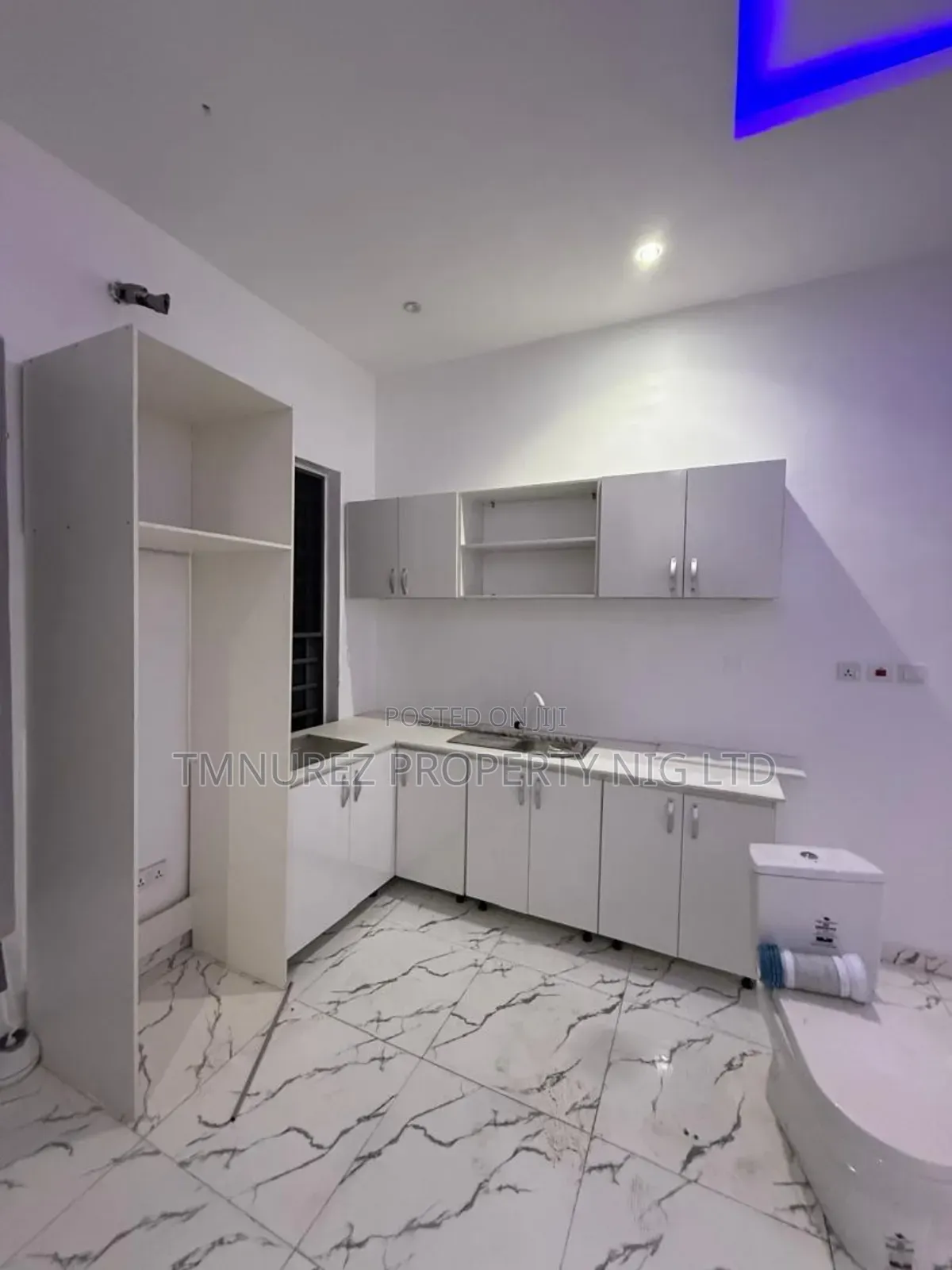 Studio Apartment in Lekki Conservation, Chevron for rent