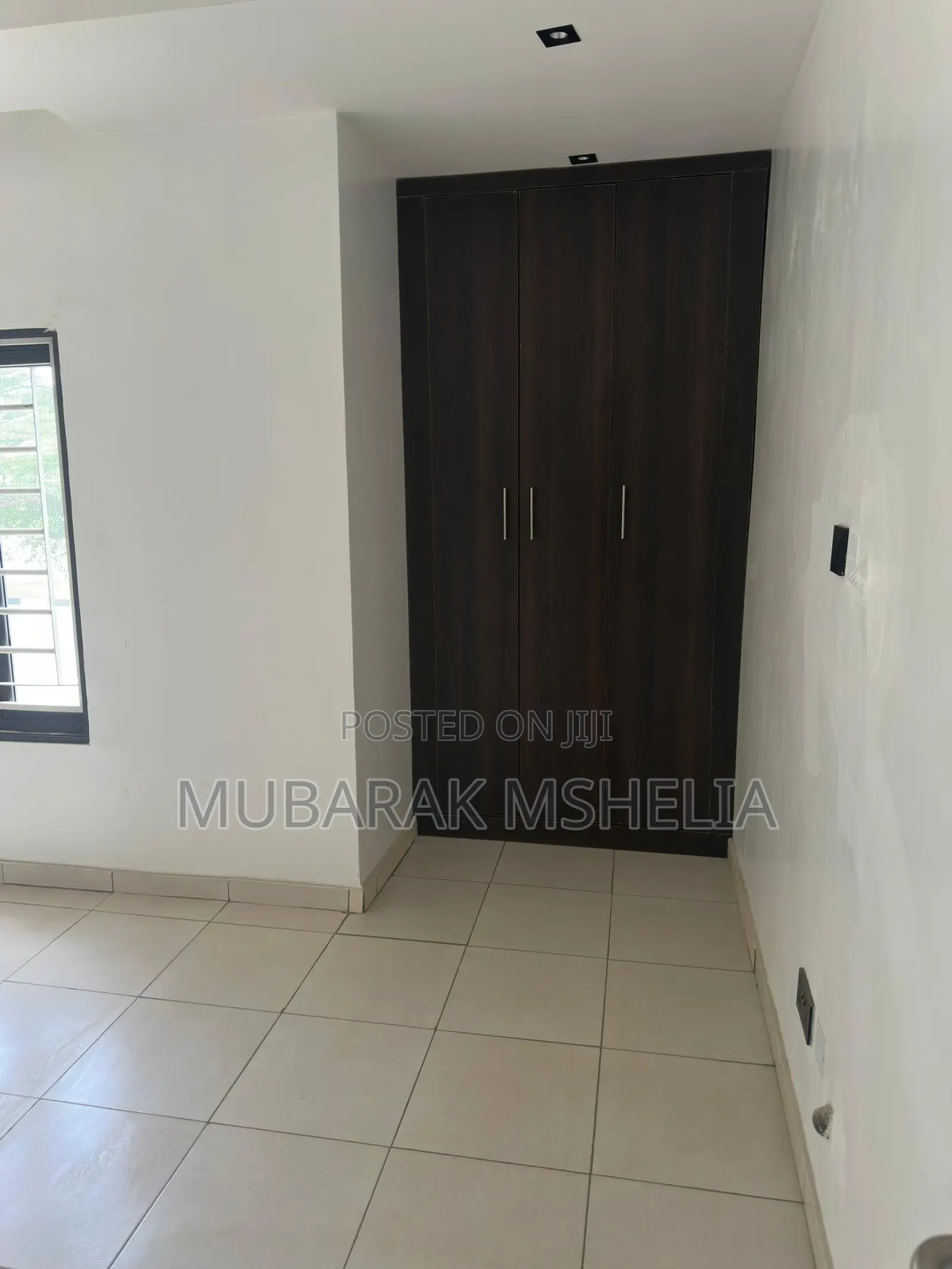 5bdrm Duplex in Apo District for sale