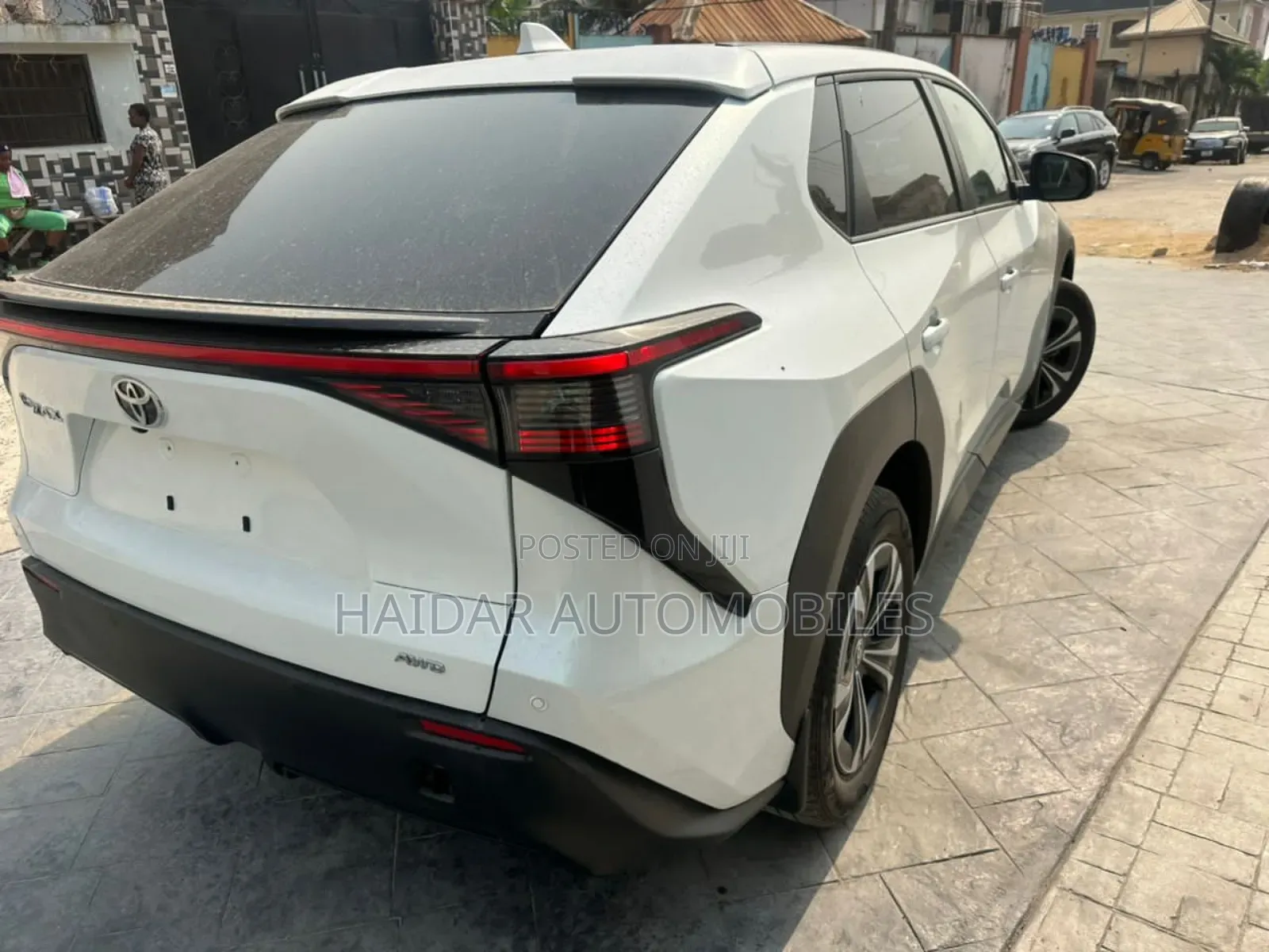 Toyota bZ4X Limited AWD 2024 White