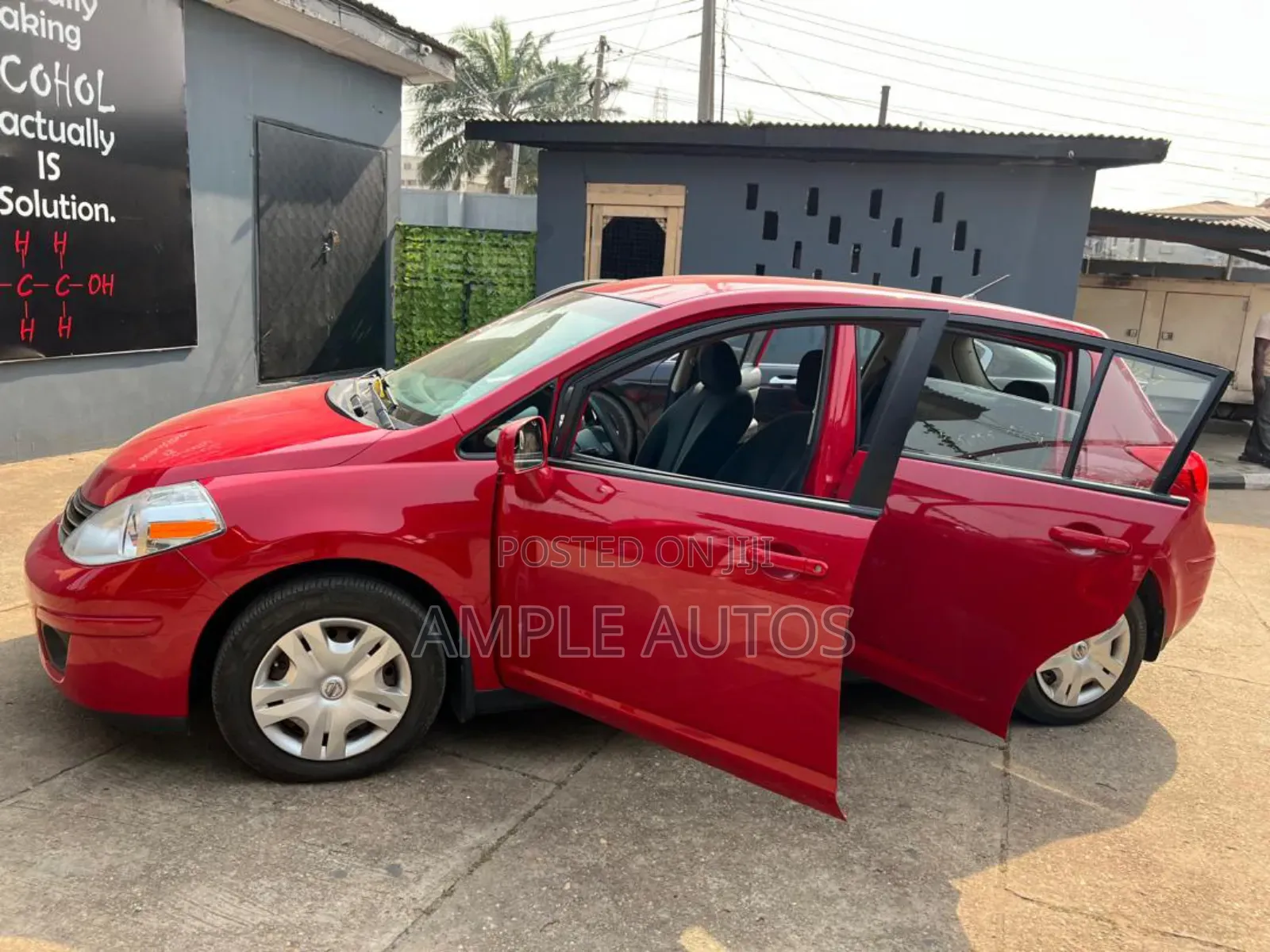 Nissan Versa 2010 Red