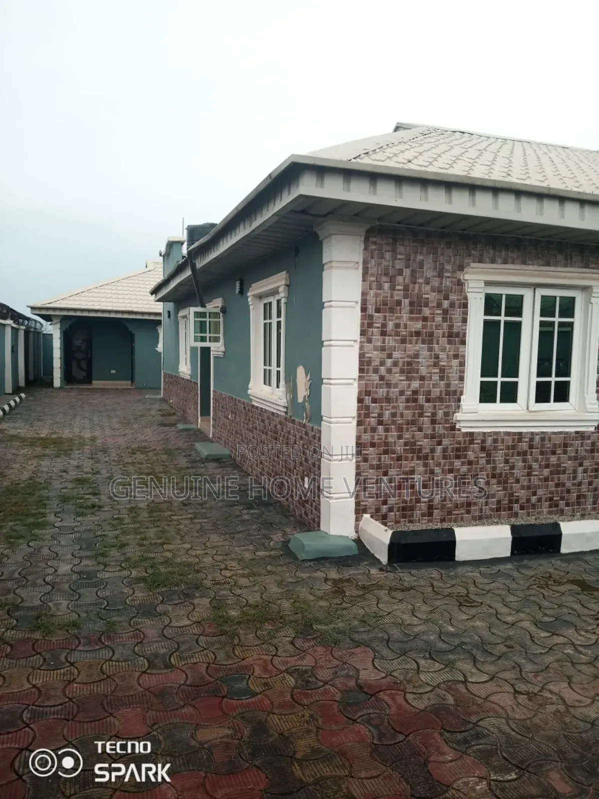 6bdrm Bungalow in Ifo for sale