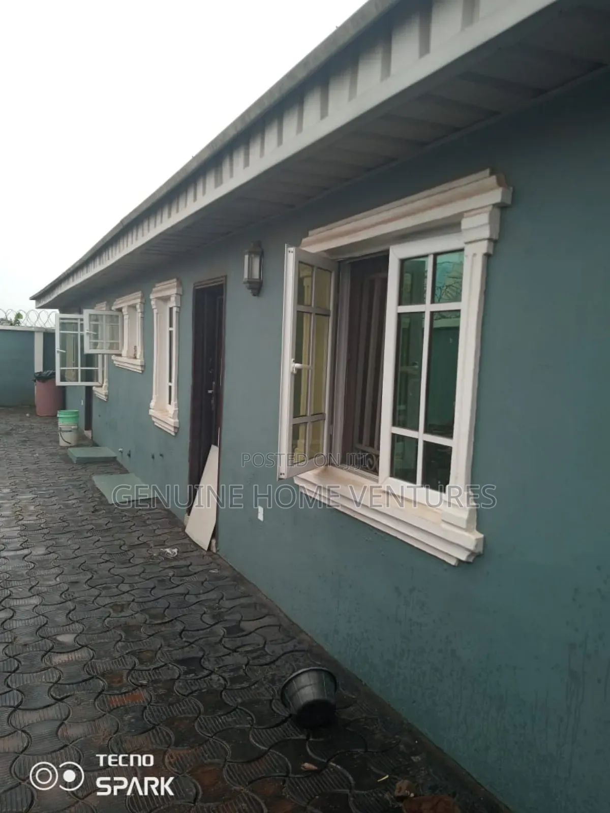 6bdrm Bungalow in Ifo for sale
