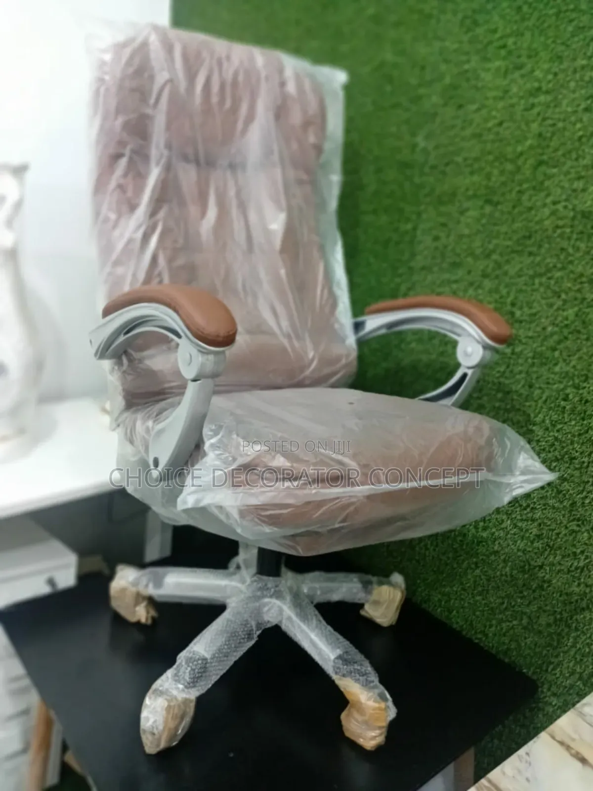 Classic Office Chair With a Clean, Professional Look