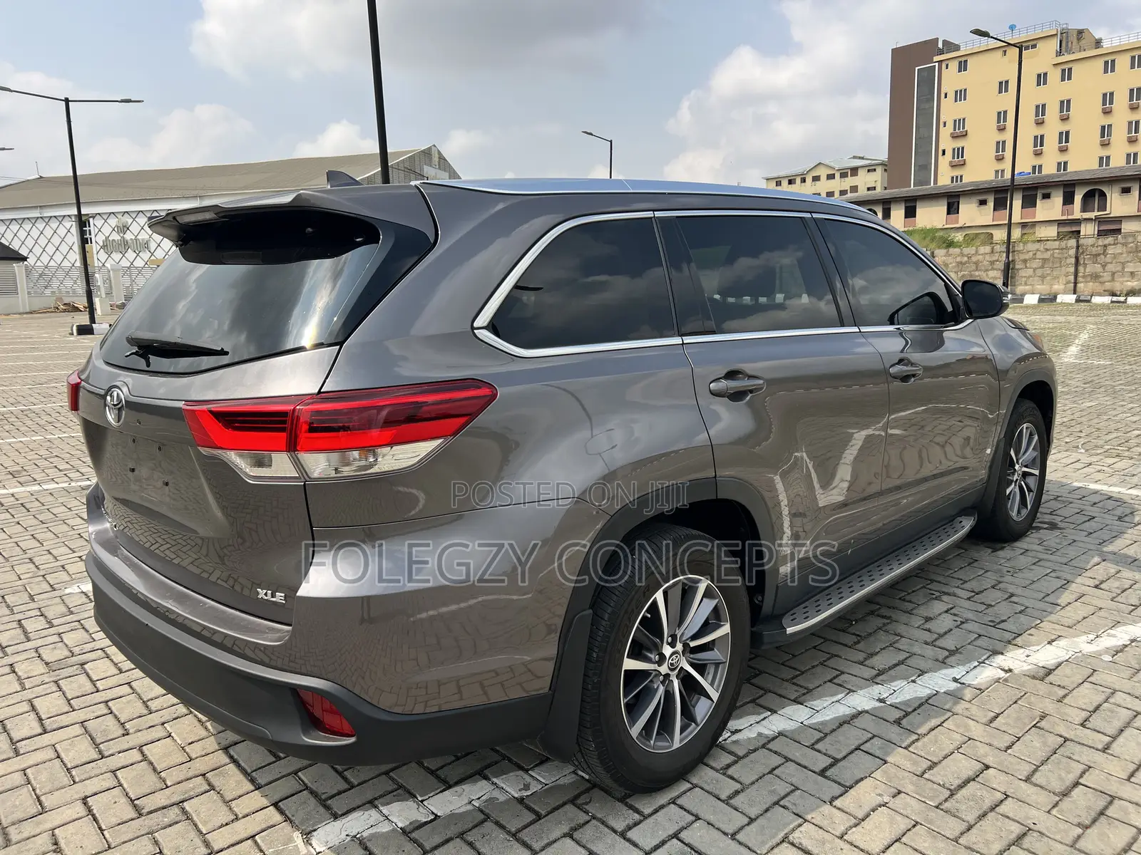 Toyota Highlander XLE 2019 Brown