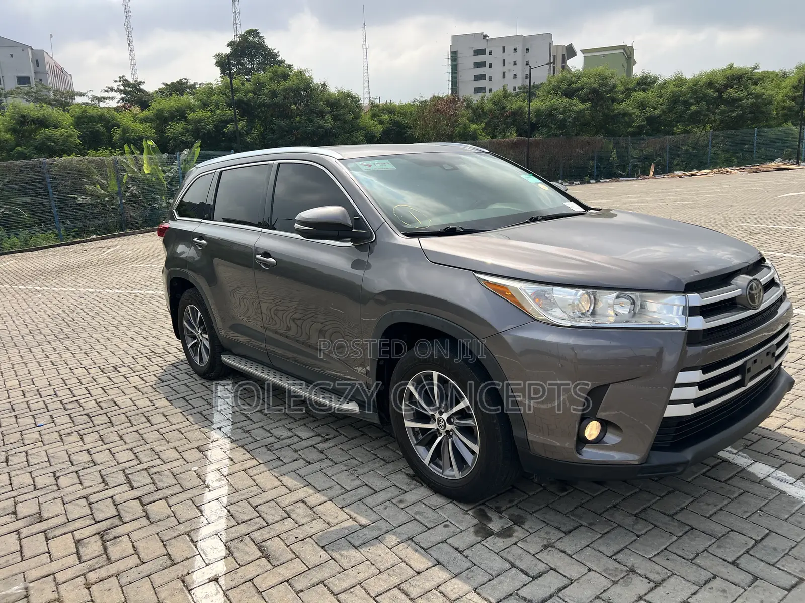 Toyota Highlander XLE 2019 Brown