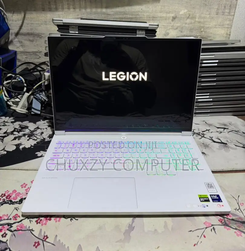 Laptop Lenovo Legion 7 32GB Intel Core Ultra 9 SSD 1T