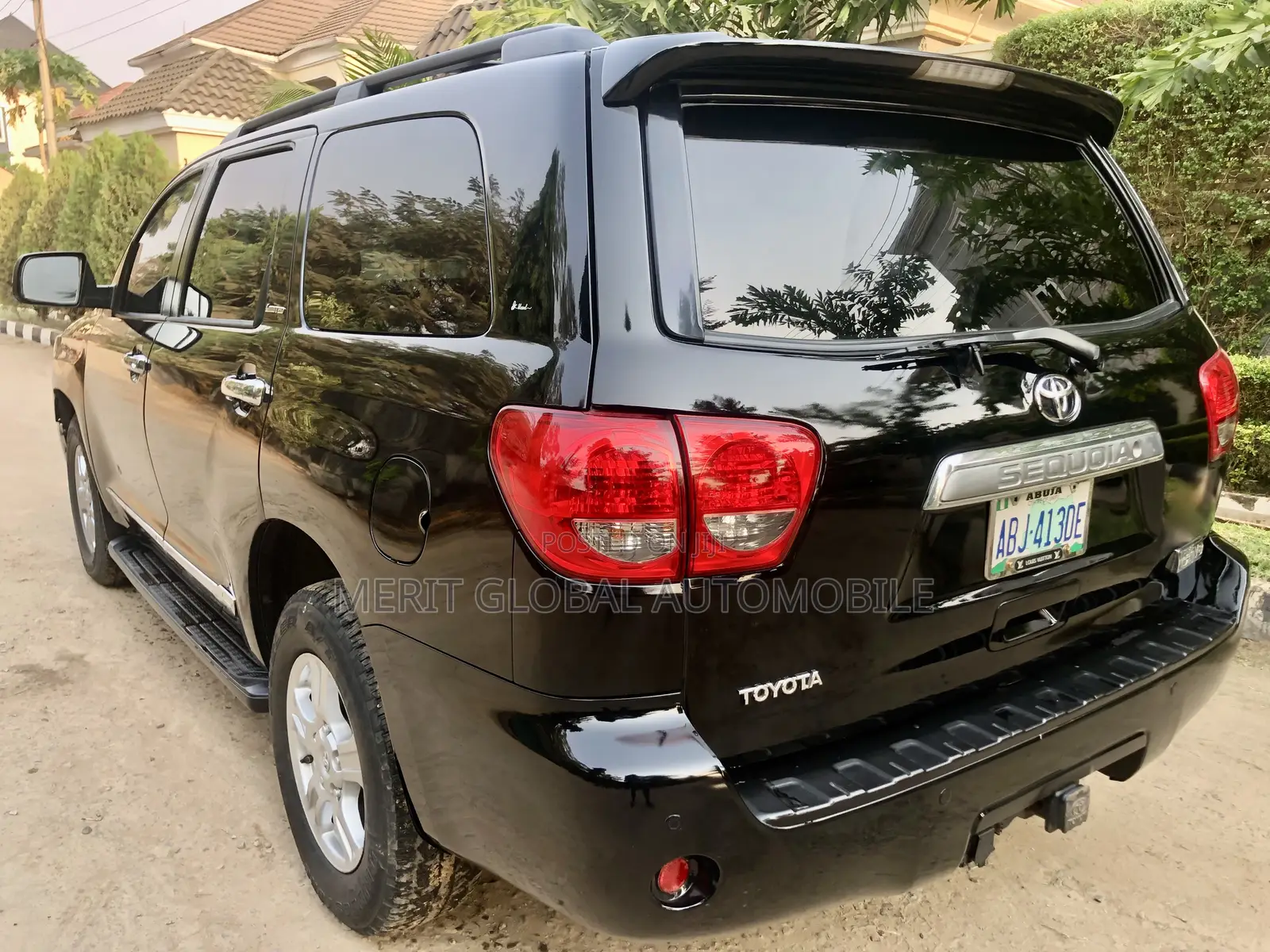 Toyota Sequoia Limited 4dr SUV (5.7L 8cyl 6A) 2010 Black