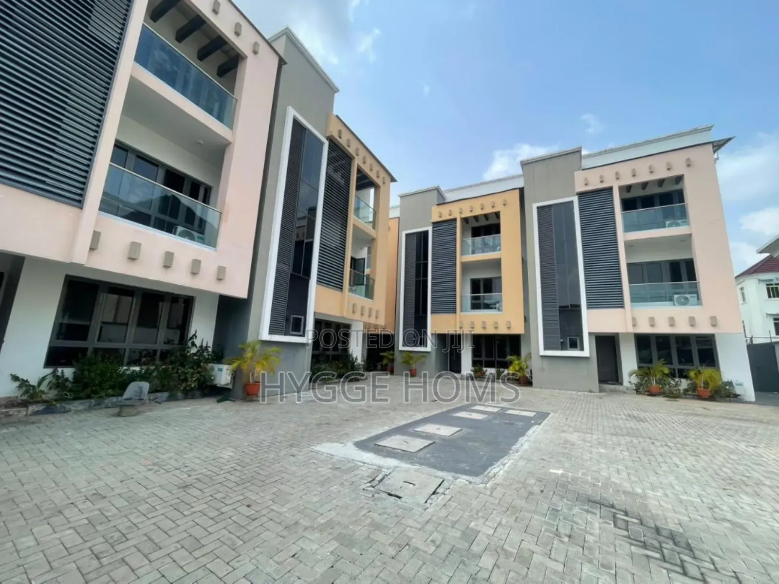 4bdrm Townhouse / Terrace in Banana Island Estate for rent