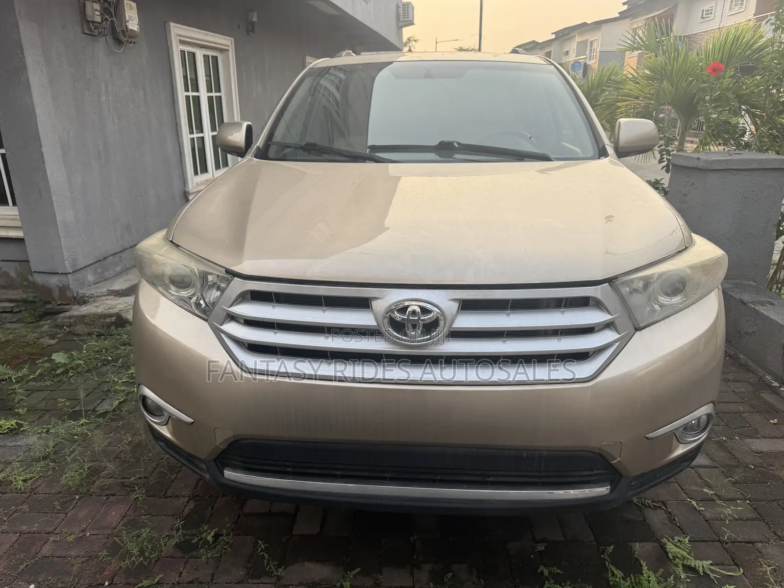 Toyota Highlander Limited 2012 Gold
