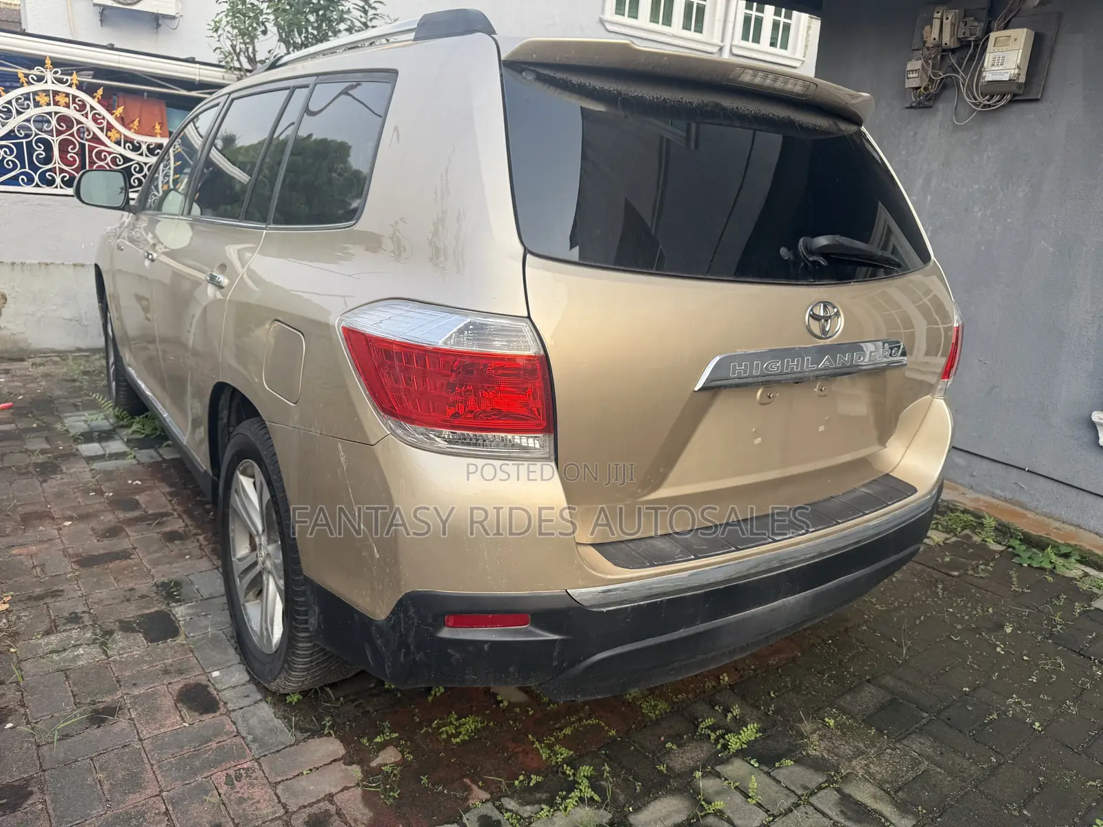 Toyota Highlander Limited 2012 Gold