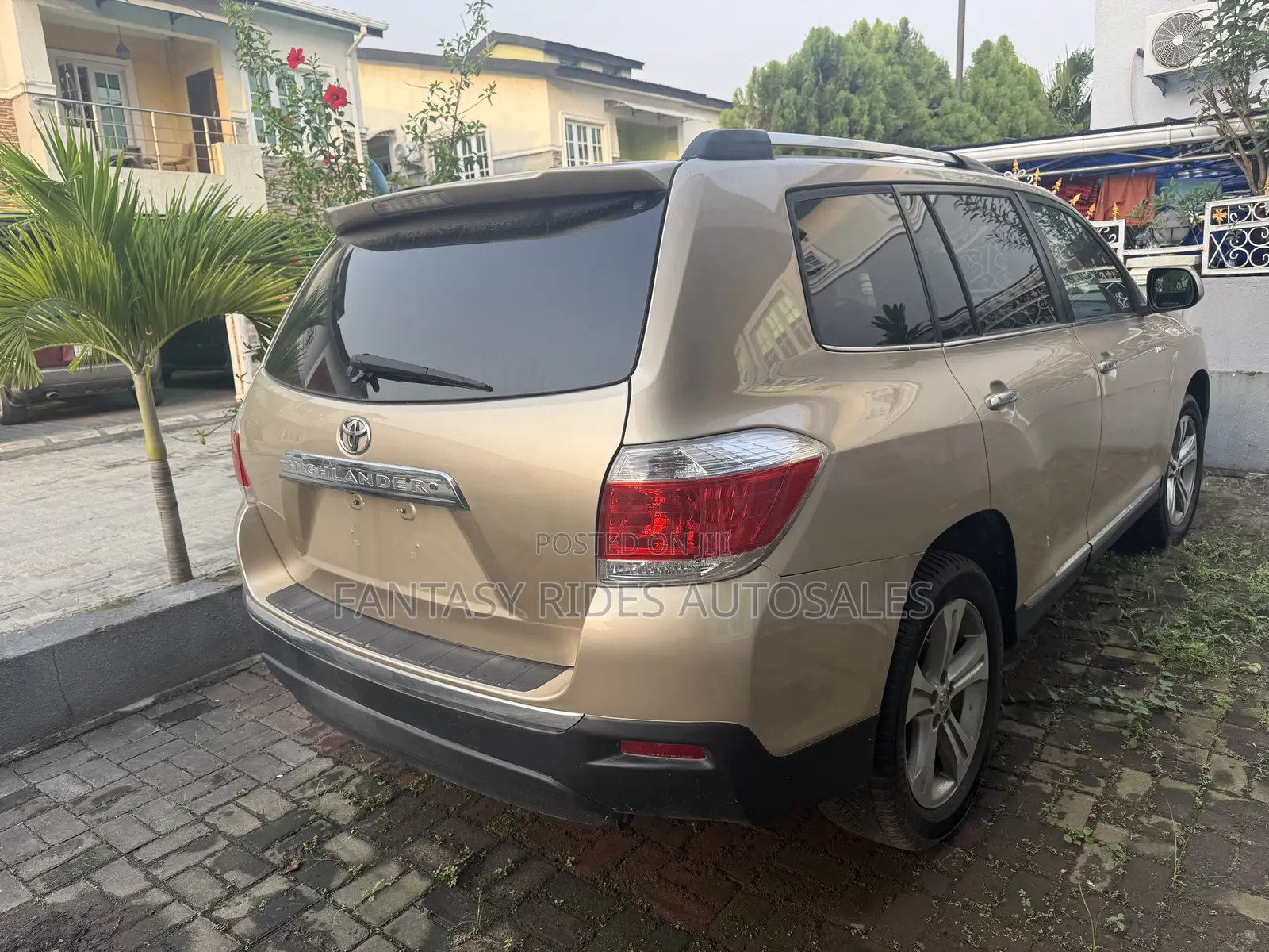 Toyota Highlander Limited 2012 Gold