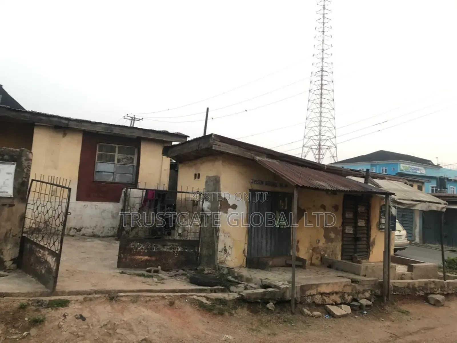 15bdrm Bungalow in Ibadan for sale