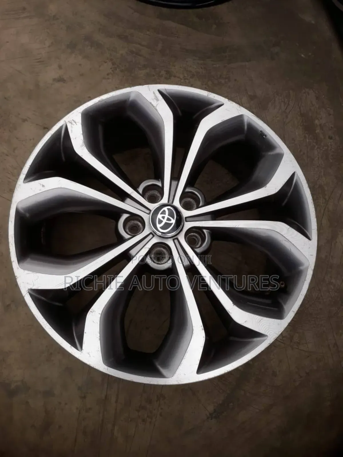 19inch Original Oem Rim.