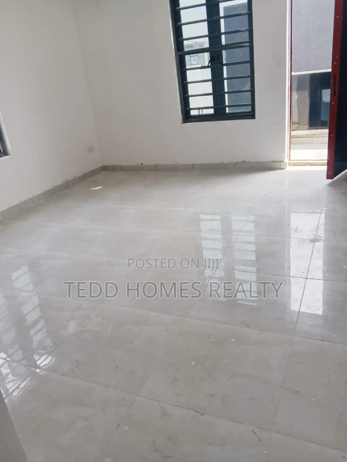 3bdrm Apartment in Lekki Phase 1 for sale
