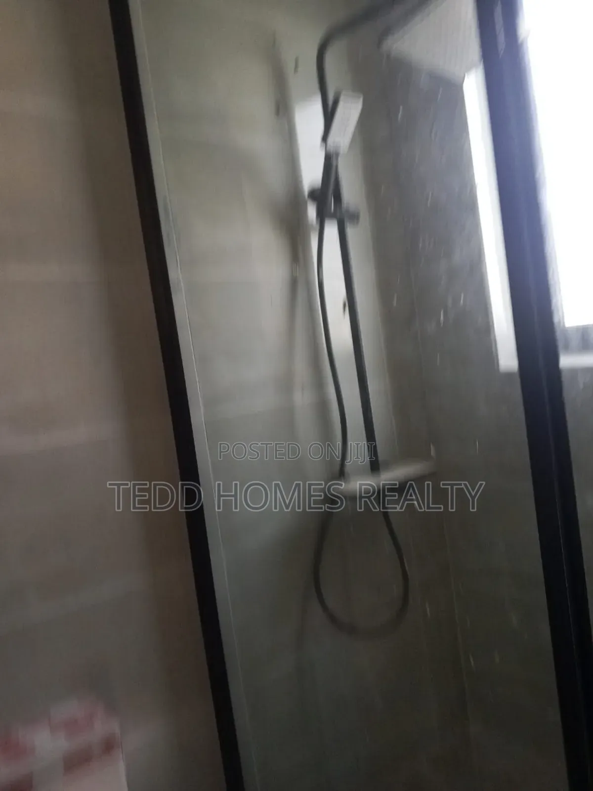 3bdrm Apartment in Lekki Phase 1 for sale