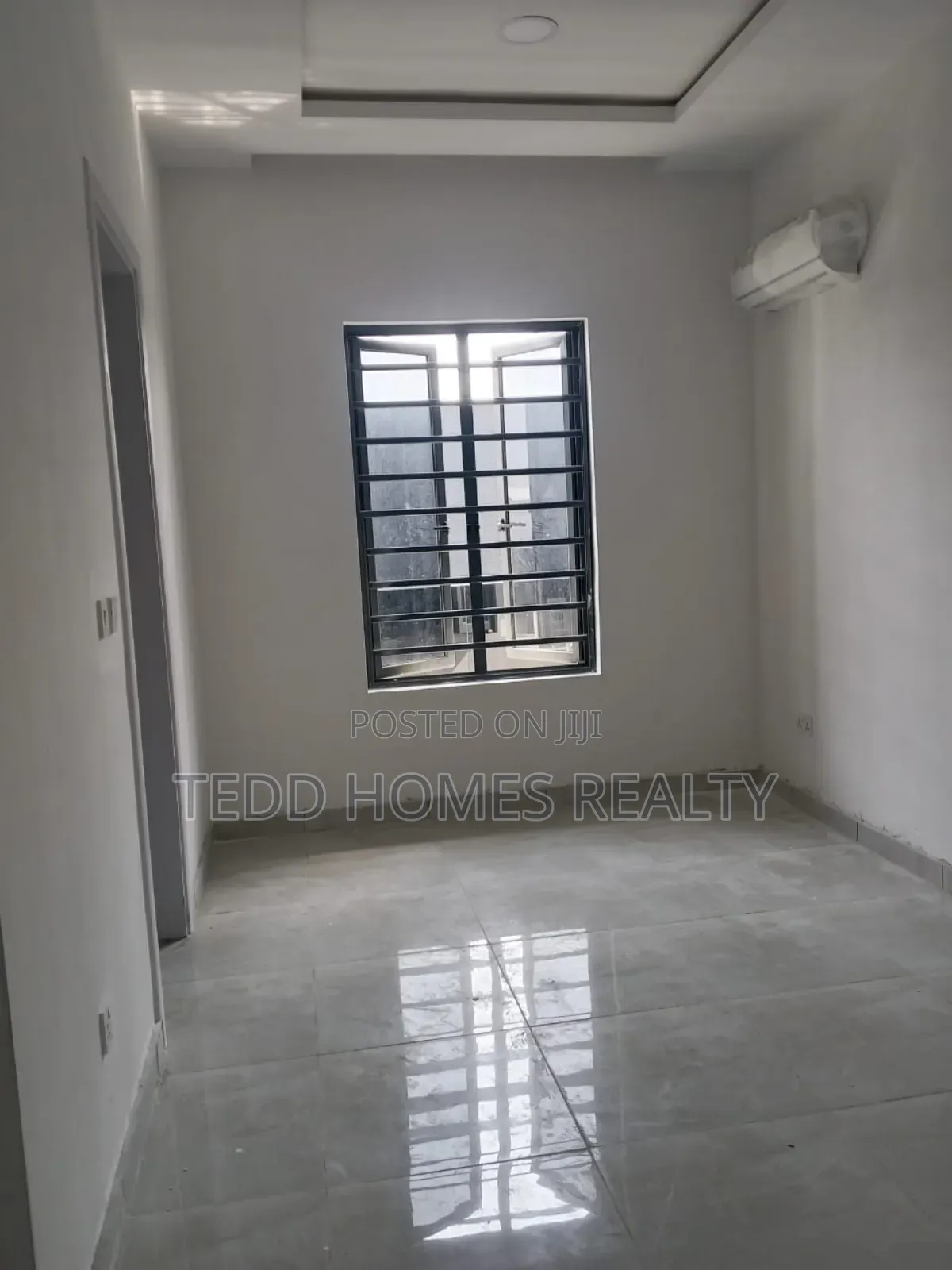 3bdrm Apartment in Lekki Phase 1 for sale