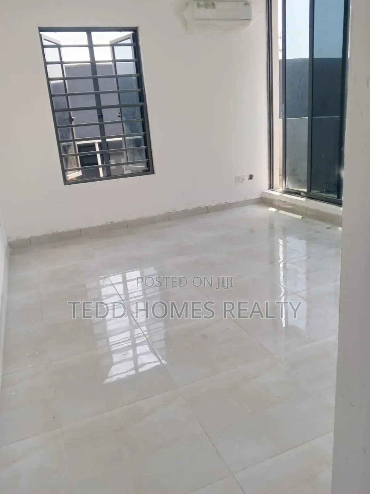 3bdrm Apartment in Lekki Phase 1 for sale