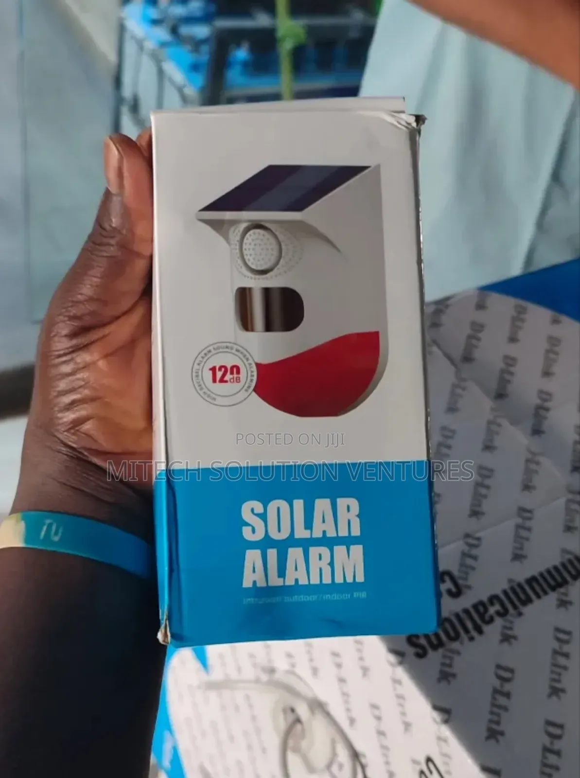 Tuya Solar-Powered Intrusion Alarm Stand Alone