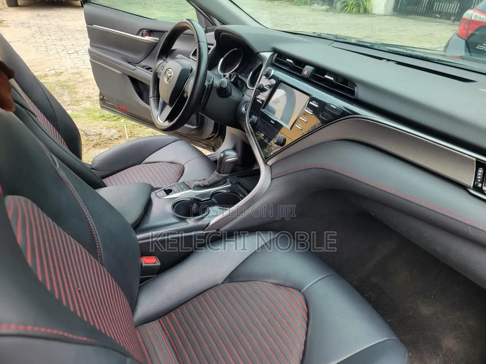Toyota Camry XLE V6 2021 Black