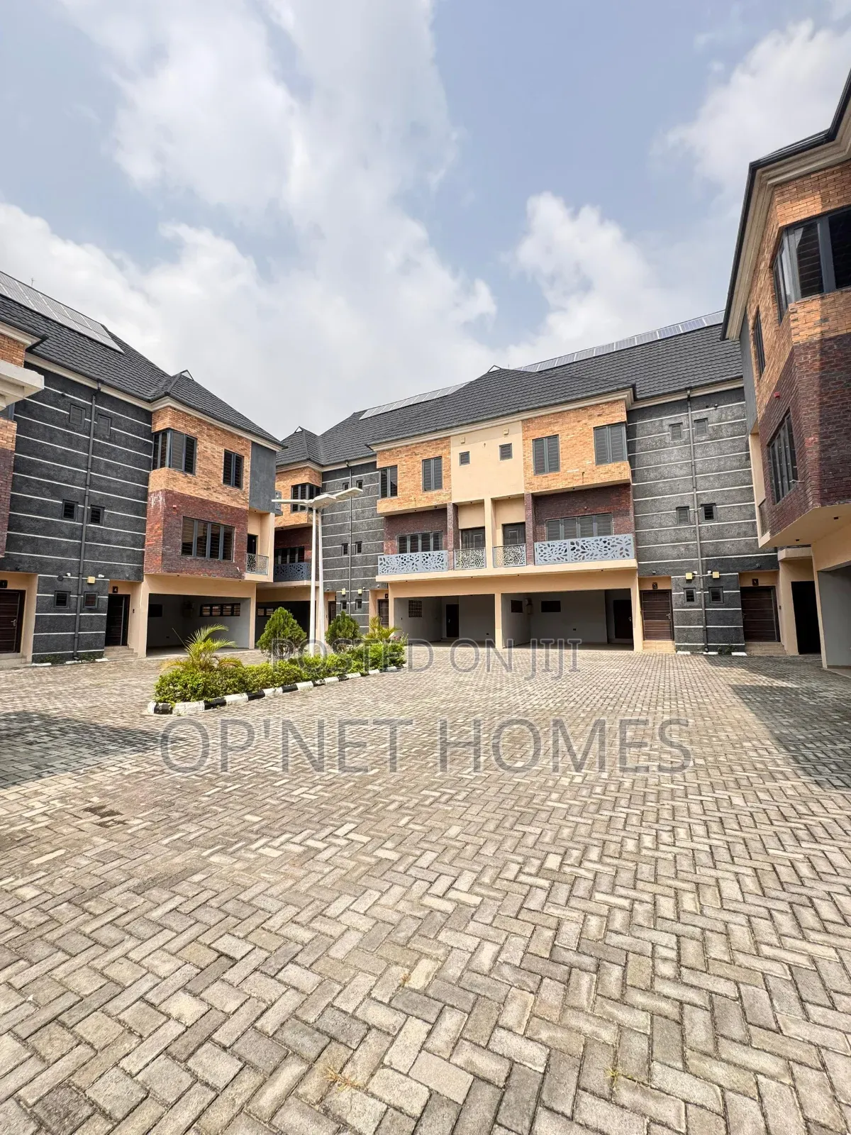 4bdrm Duplex in Lekki Expressway for sale