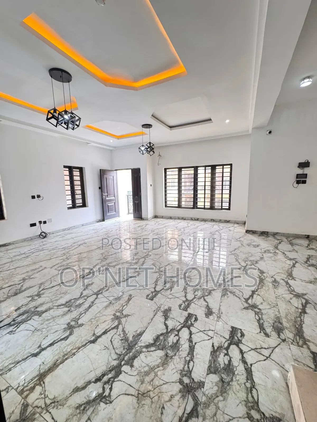 4bdrm Duplex in Lekki Expressway for sale