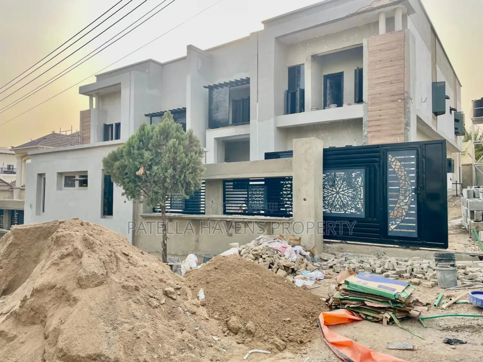 4bdrm Duplex in Gwarinpa for sale