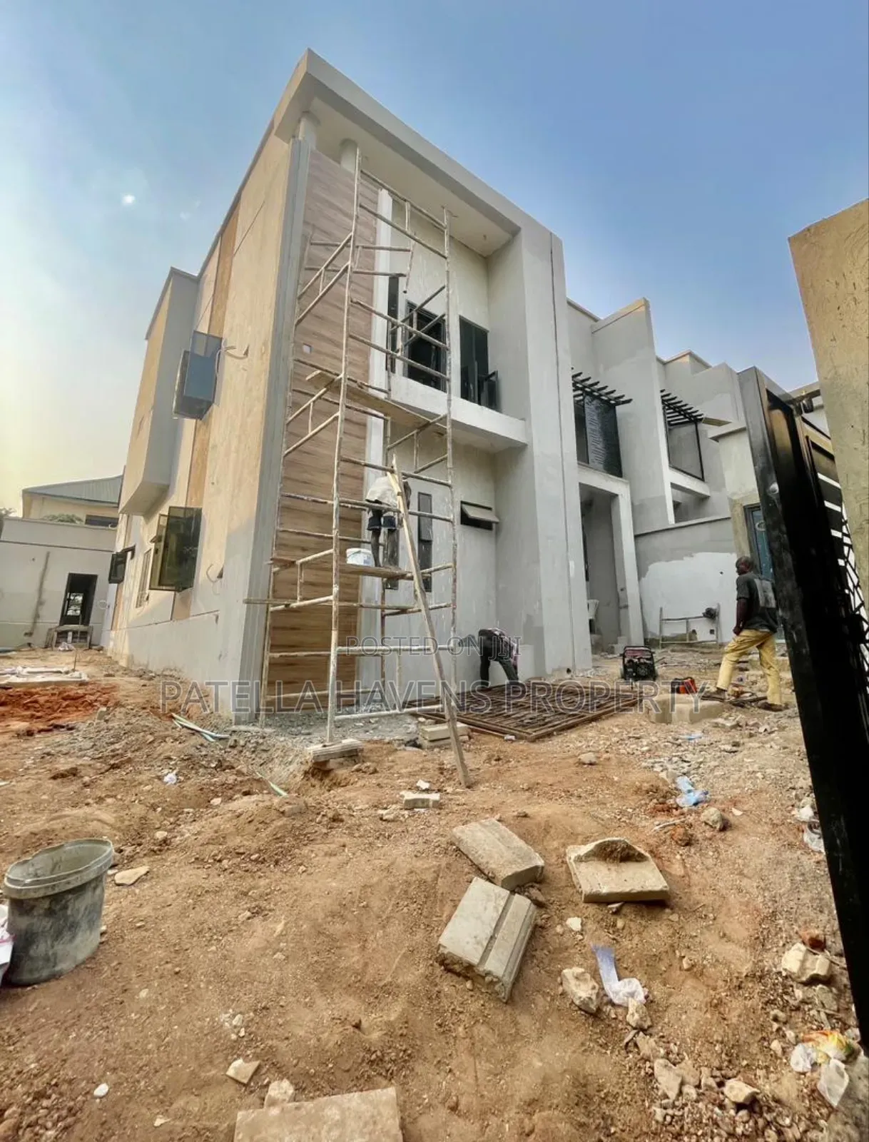 4bdrm Duplex in Gwarinpa for sale