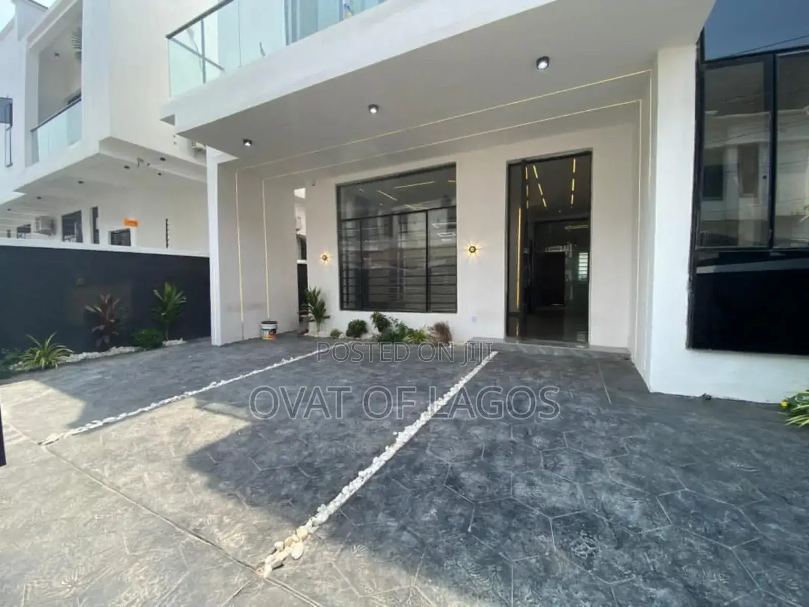 4bdrm Duplex in Ikota for sale