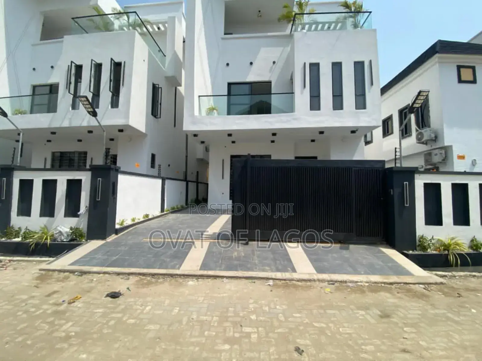 5bdrm Duplex in Ikota for sale