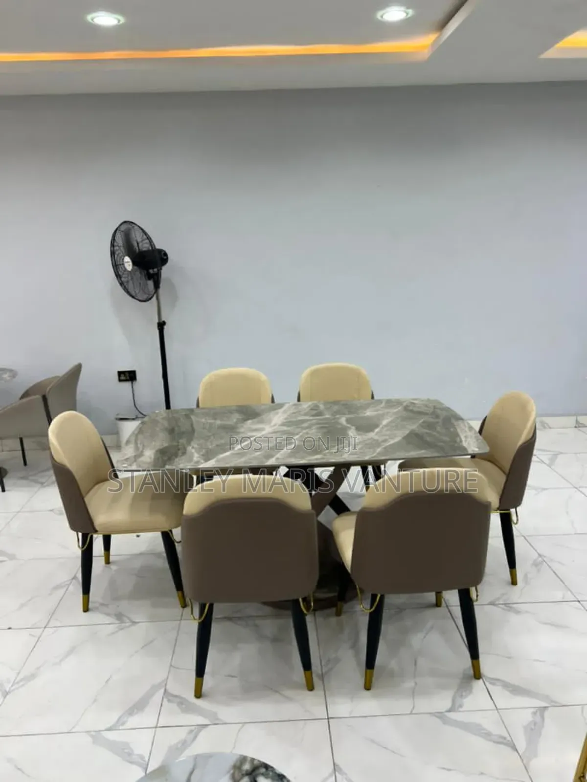 The Grand Marquis Six Dining Set