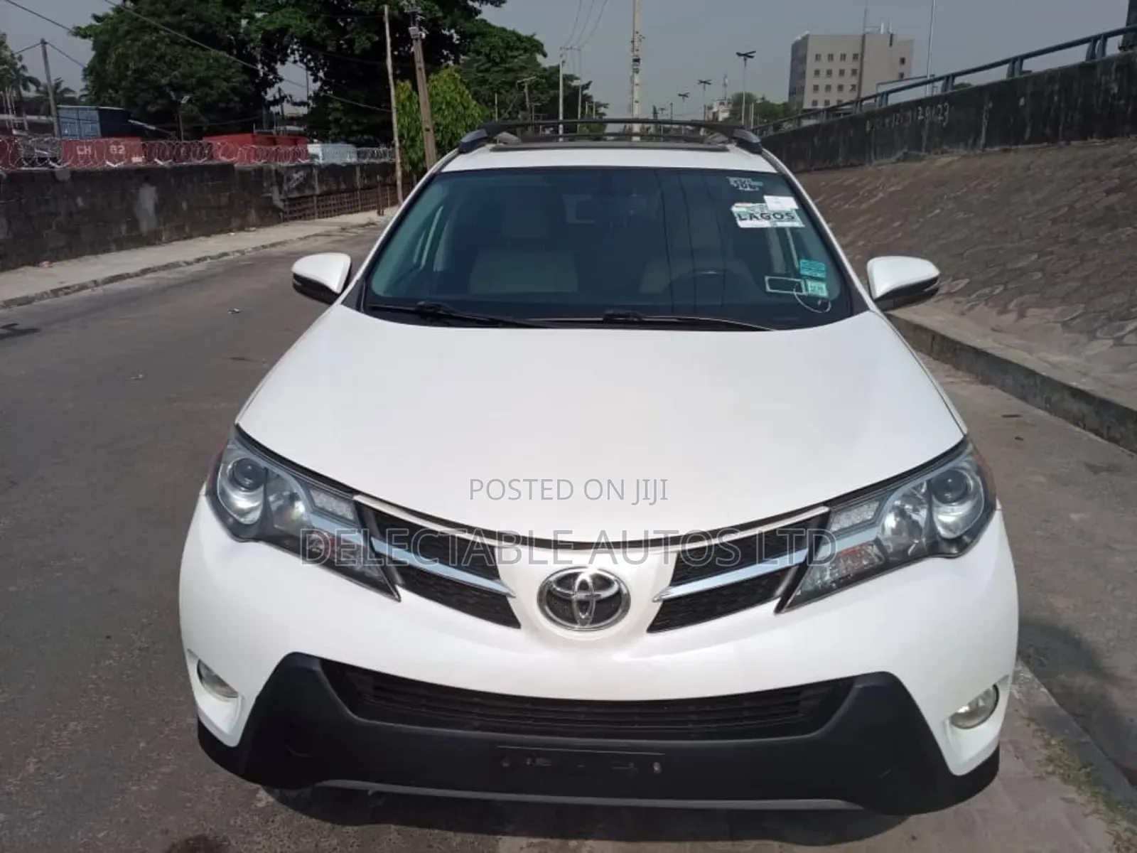 Toyota RAV4 Limited 4dr SUV (2.5L 4cyl 6A) 2015 White