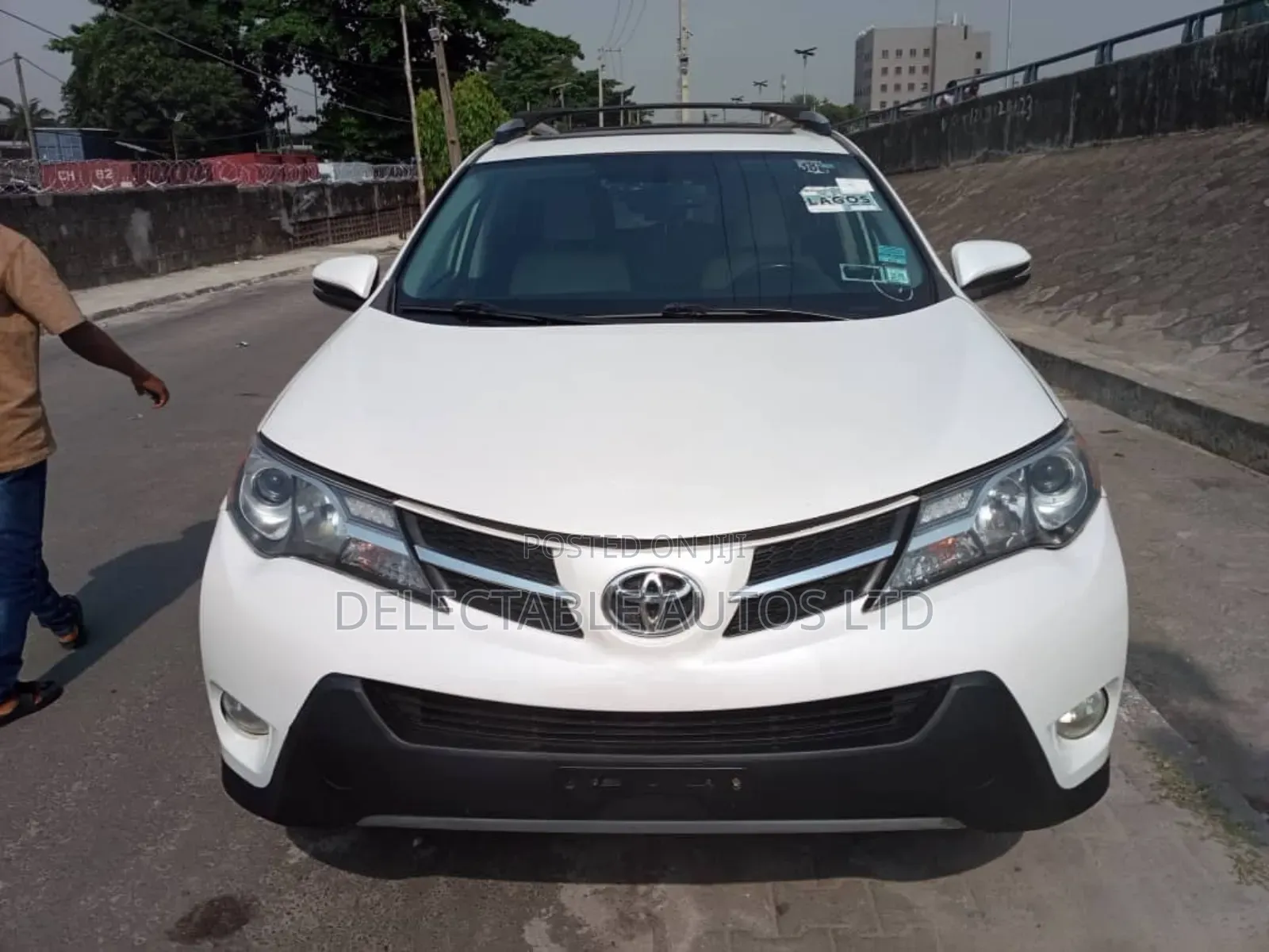 Toyota RAV4 Limited 4dr SUV (2.5L 4cyl 6A) 2015 White