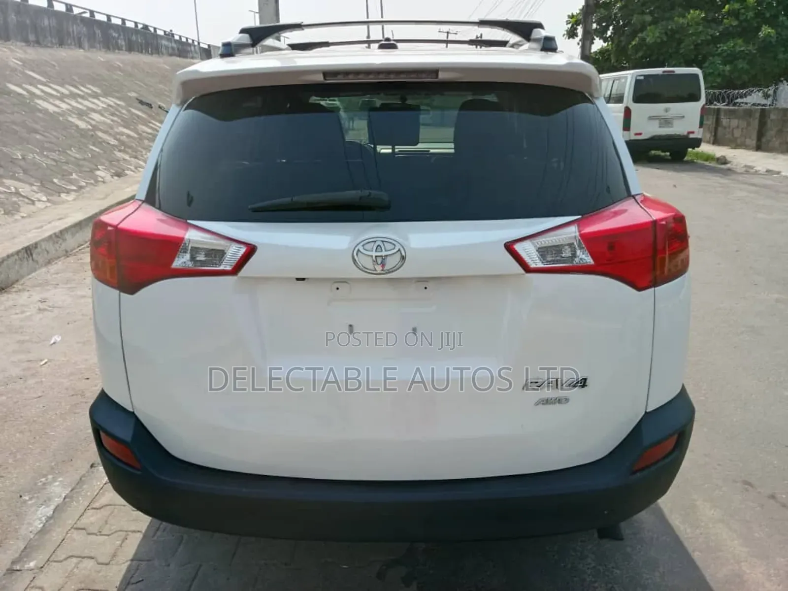 Toyota RAV4 Limited 4dr SUV (2.5L 4cyl 6A) 2015 White
