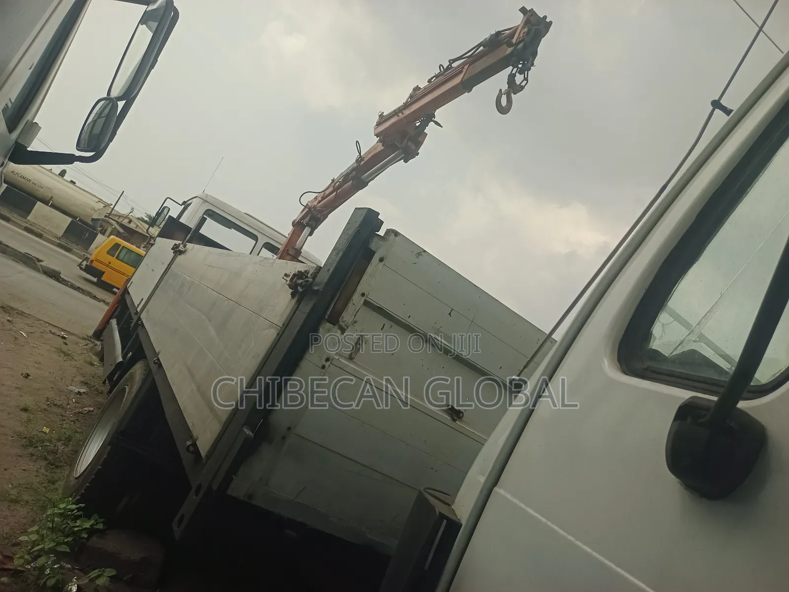 1114 Container Pickup Truck With 4 Tons Crane Tokunbo