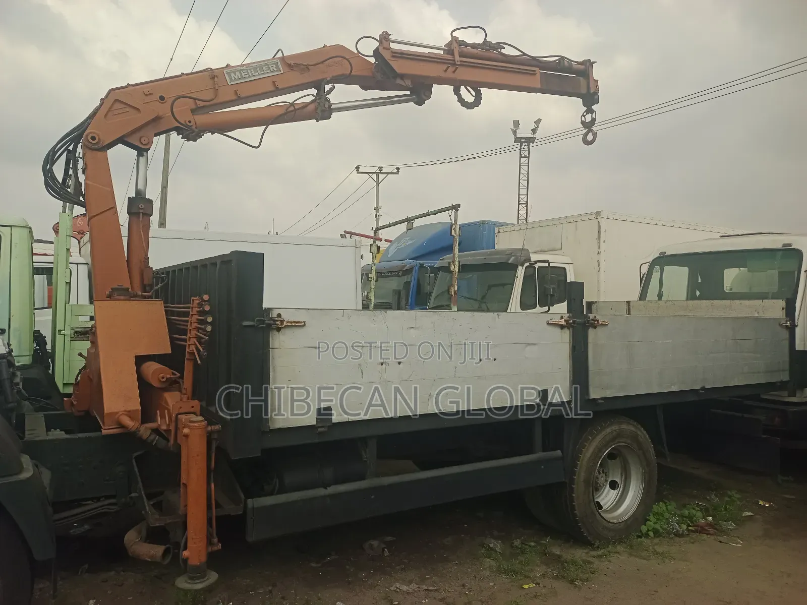 1114 Container Pickup Truck With 4 Tons Crane Tokunbo