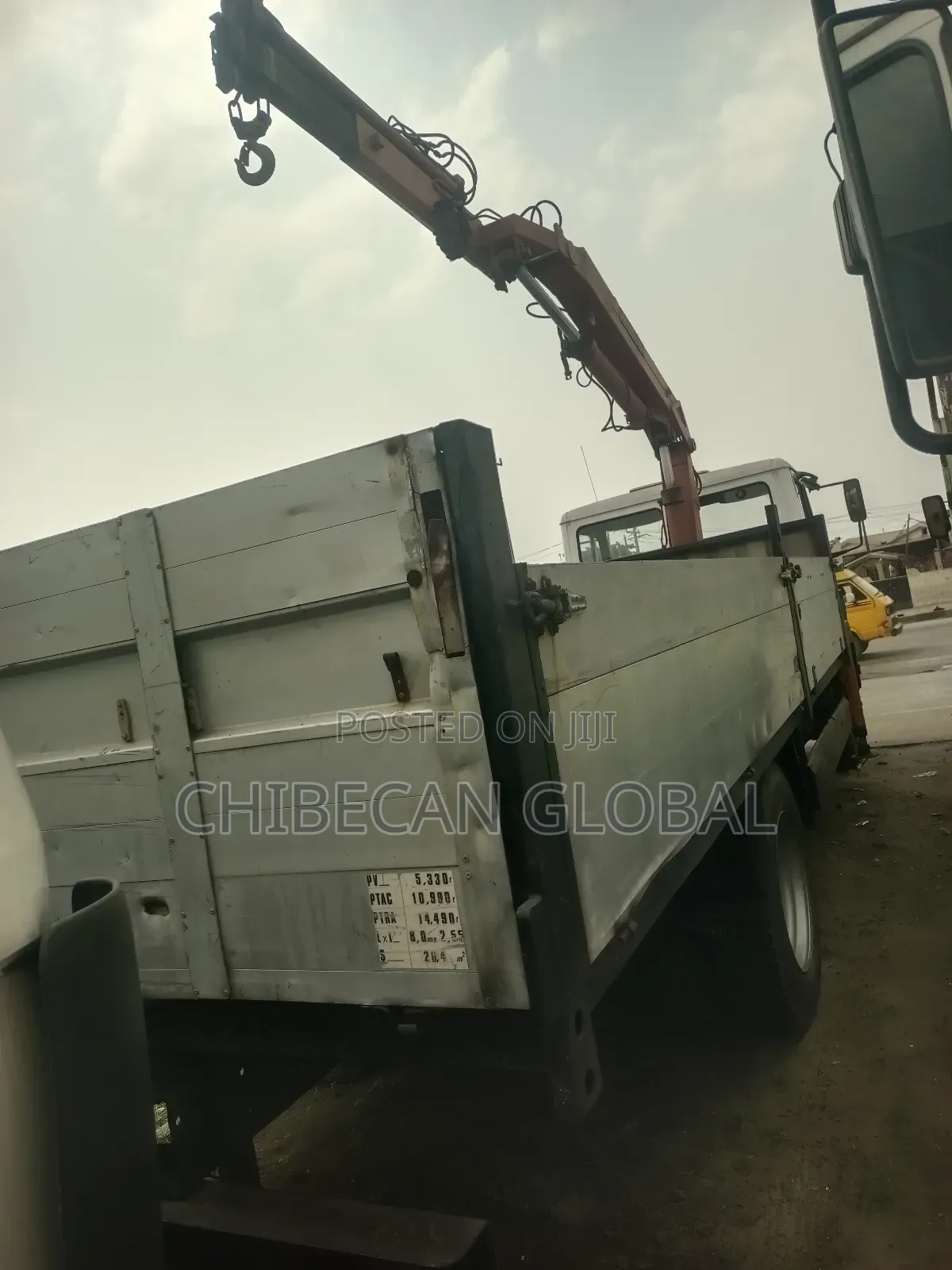 1114 Container Pickup Truck With 4 Tons Crane Tokunbo