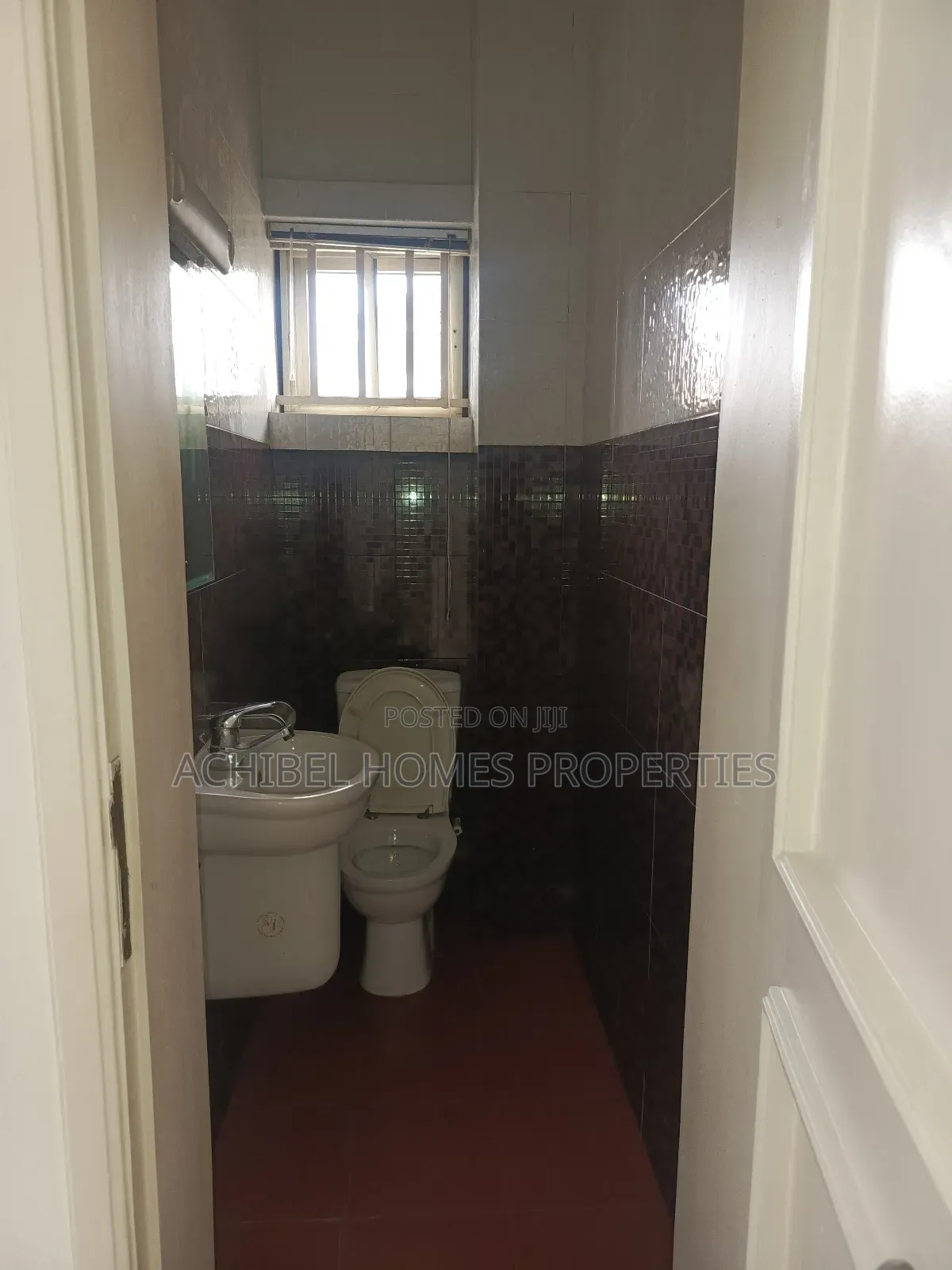 3bdrm Apartment in Near Admiralty Way, Lekki Phase 1 for rent